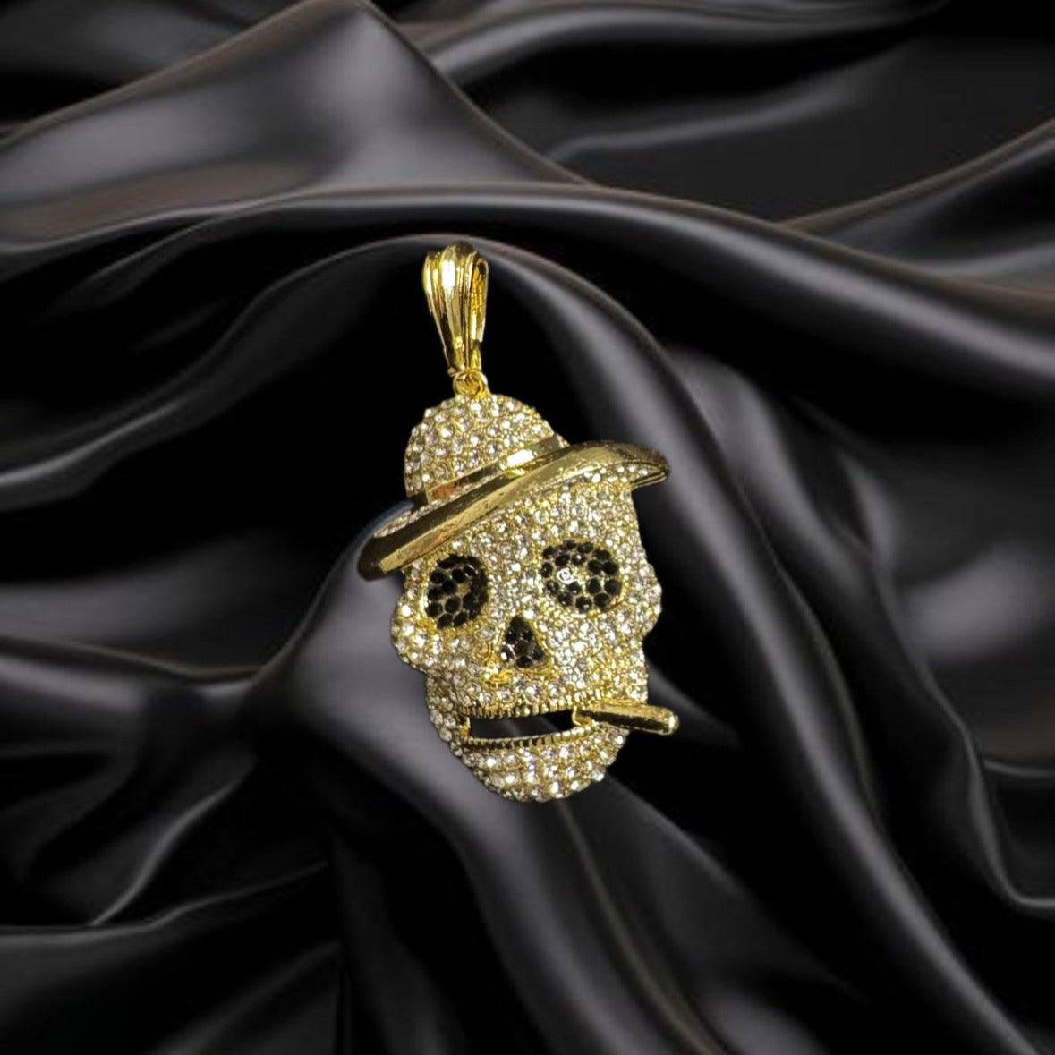 Divina Collection - Calavera Negra Pendant